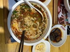 招牌红烧牛肉米粉-呷佬·长沙手工米粉(金沙江路店)