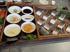 -围炉肉舍•炭烤活鳗•丹东海鲜烤肉(步行街店)