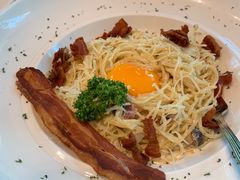 -Chom Cafe and Restaurant