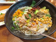 -爆炸头阿姨小四川正宗川味小吃(无任何分店)