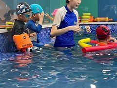 -Swim斯卫姆国际儿童游泳中心(红博中央公园店)