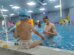 -蓝鲸奇亲子游泳俱乐部