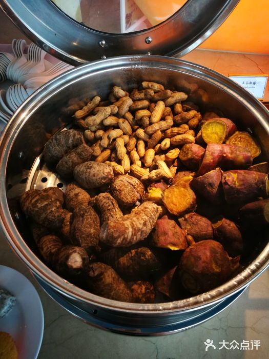 黄金海景西餐厅·三文鱼·牛扒云顶旋转自助餐图片