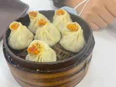 顶黄加蟹小笼包-常州糕团店(北大街新世纪商城店)