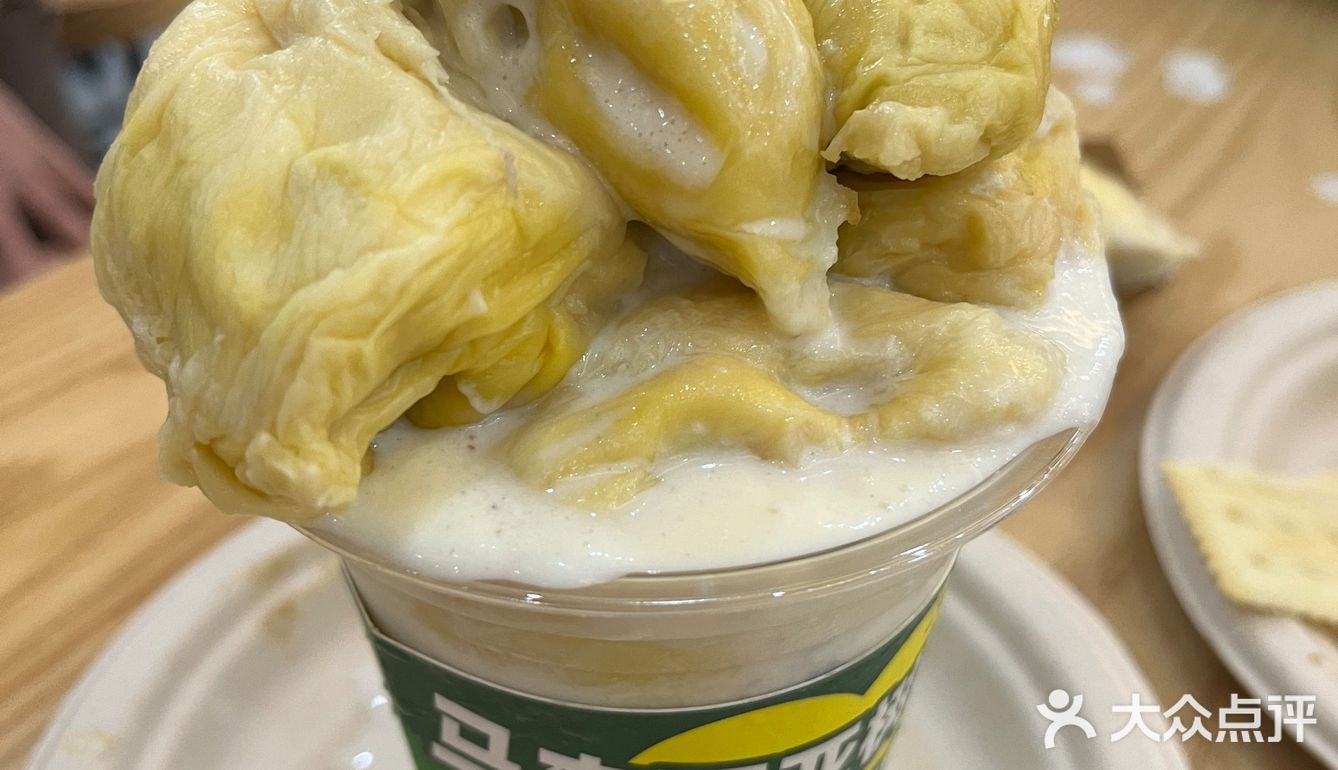 好吃到没空说话！全都在认真的炫榴莲！