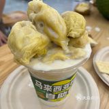 好吃到没空说话！全都在认真的炫榴莲！