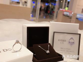 今天教宝宝们挑选戒指的秘笈，首先来到IDo