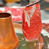 金刀铜锅涮肉绝对是不二之选 选上一盘上好的正宗的羊肉