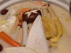 -三人行骨头王火锅(长寿店)