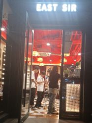 -东方先生国潮男士理发馆