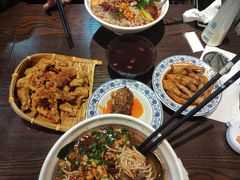 -爆炸头阿姨小四川正宗川味小吃(无任何分店)