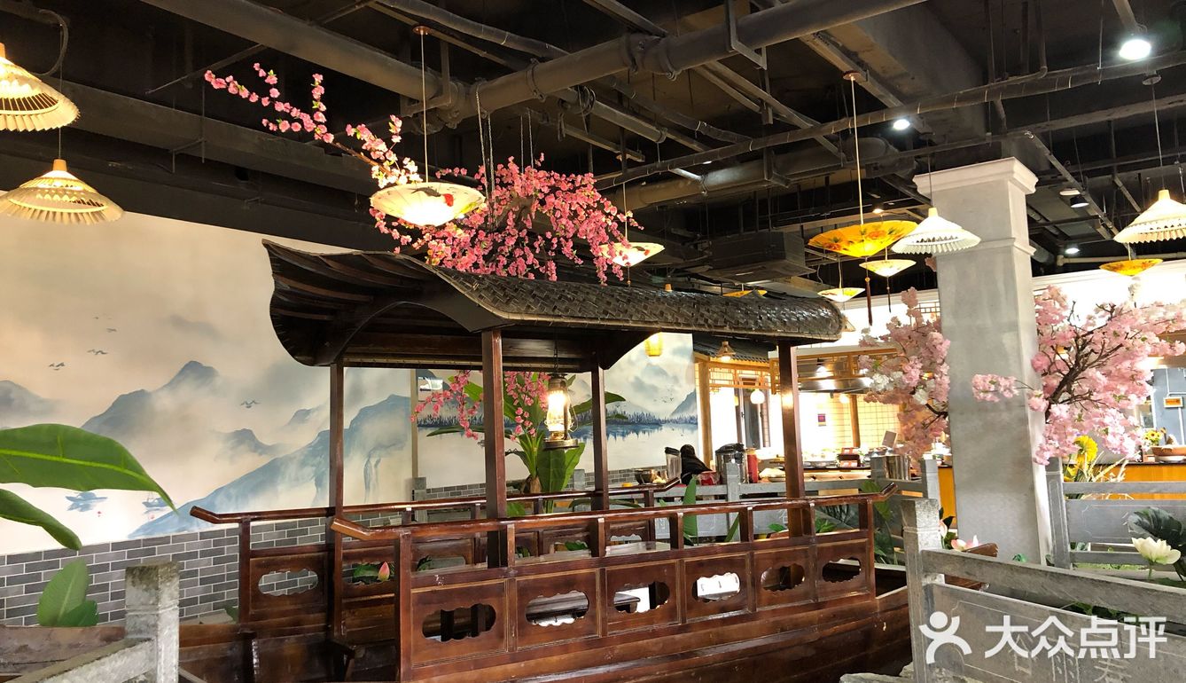 朋友在安亭添新居，大伙来此看房，到饭点了便来此就餐