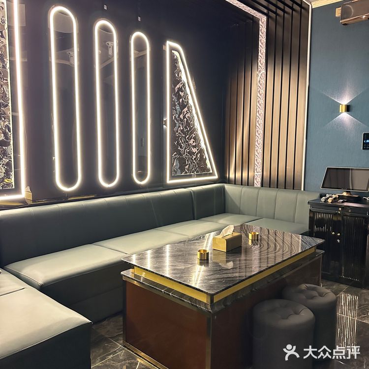 济南东边新开的一家高级西餐厅氛围感十足