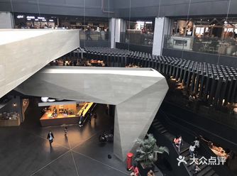曲江书城共四层，营业面积达1