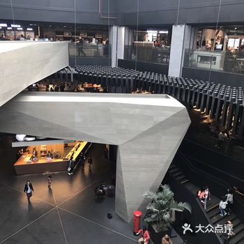 曲江书城共四层，营业面积达1
