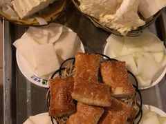 -洞庭洲·防空洞火锅·烧烤·铜锅涮肉(新百广场店)