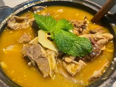 酸木瓜炖牛腩-半山腰·云南菜(侨福芳草地店)