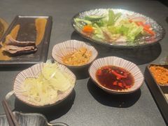 -铭牛烧肉·和牛海鲜自助(高新月牙湖店)