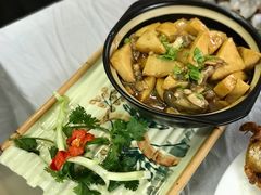 海鲜一品豆腐-1910老鲁味海鲜·戳子肉·青岛菜(金沙滩店)