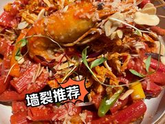 甜菜根水管面三文鱼香蒜咸蛋黄汁-JuiceRobot·手工意大利面&汉堡精酿(珠江新城店)