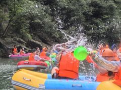 -安吉龙王山峡谷漂流