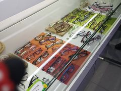 -提一眼镜·蔡司·依视路(小寨店)