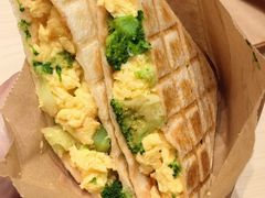 轻蔬滑蛋流心三明治-贝瑞咖啡(深圳机场店)