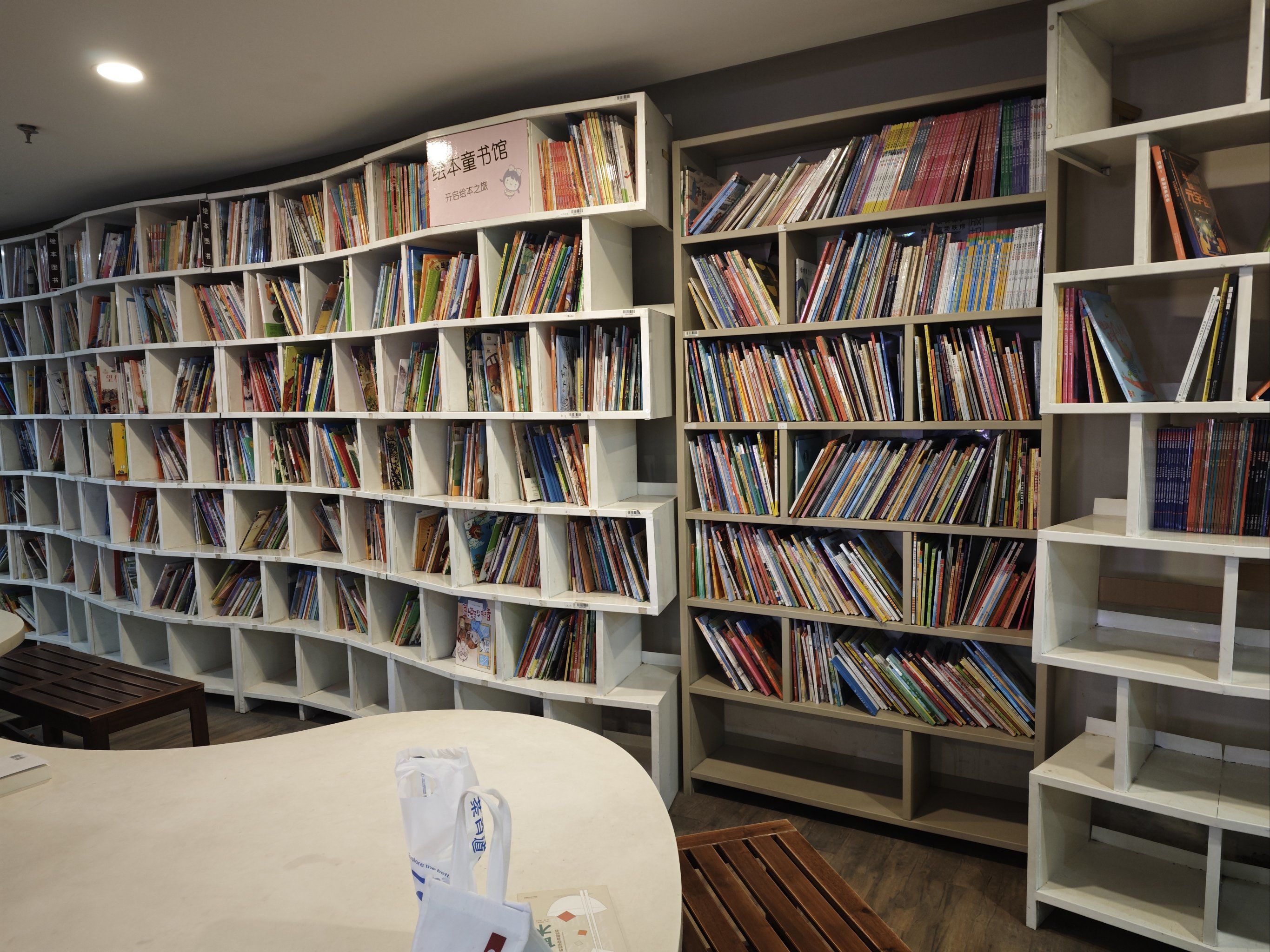 沈阳天地负一北方图书城的儿童绘本阅读区 真的很公益了