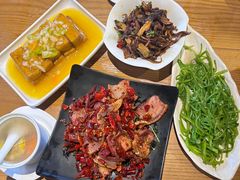 -隔壁老王·家常云南菜(花巷店)