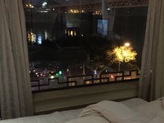 -屋顶顶城市·江景酒店-客房部