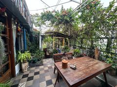 -Cuc Gach Quan Restaurant