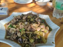 -黄记四更烤乳猪店