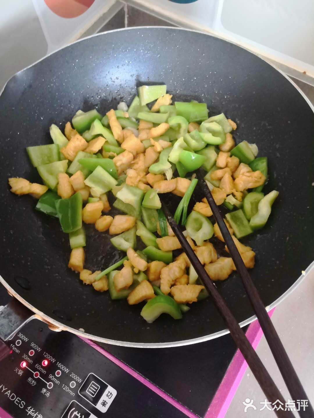 彩之厨房,好吃的青椒炒鸡丁