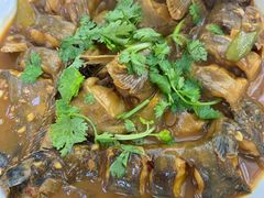 红烧杂鱼-锅贴王海鲜小馆