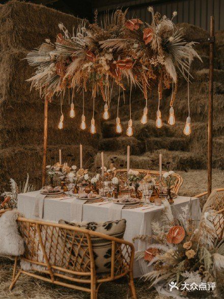 谷仓里的波西米亚婚礼  我喜欢这干草垛
