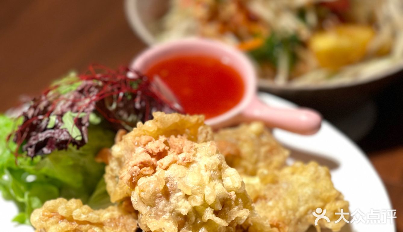 西大街新开的这家餐厅环境太好了 沿河而建