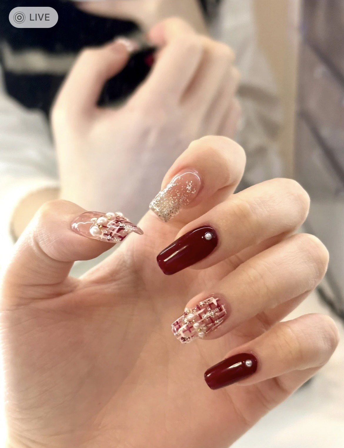 给美甲师看了图片,结果做出来