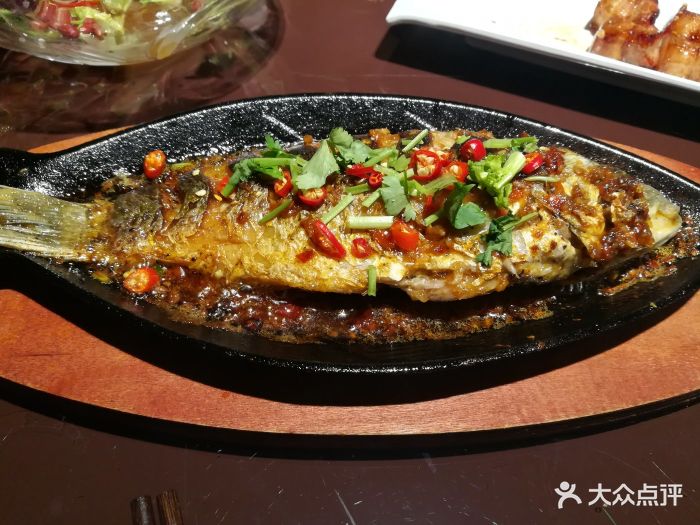 火宴金城串串香铁板鲫鱼图片 - 第1张