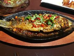 铁板鲫鱼-三个大叔烤羊肉串·炭炉砂锅菜(西三旗店)