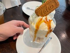 -Chom Cafe and Restaurant