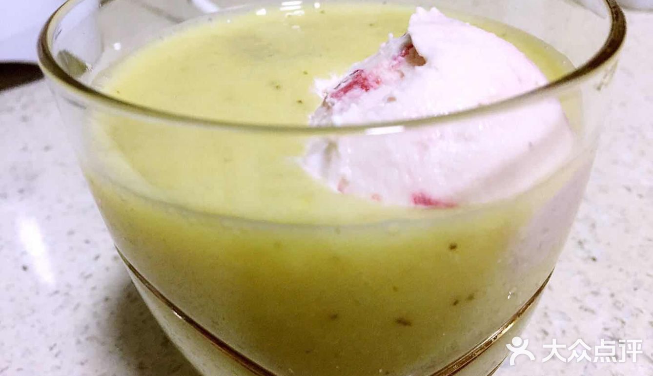 简单又美味的香蕉奶昔冰激凌