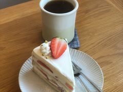 草莓卡仕达奶油慕斯-三花屋 Mihhanaya