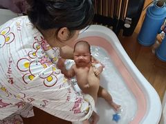 -爱的果实月嫂育婴师(世纪东方店)