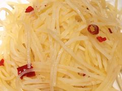 酸辣土豆丝-弄堂里