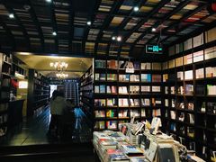 -钟书阁(松江泰晤士小镇店)