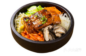 Charcoal-Grilled Chicken Stone Pot Rice Bowl
