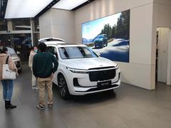 -理想汽车(世纪汇店)