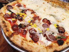 烤肠披萨拼蓝纹芝士披萨-1861意大利餐厅(文化广场店)