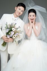 -雪中彩影婚纱摄影·微光艺术中心