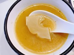 酸笋锅底-大熊猫毛肚火锅(烟台万象汇店)